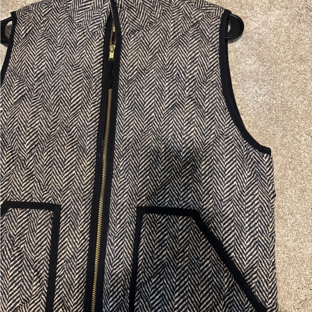 J.Crew Black Tan Herringbone Quilted Vest Size M Preppy Fall Layering - Picture 3 of 4